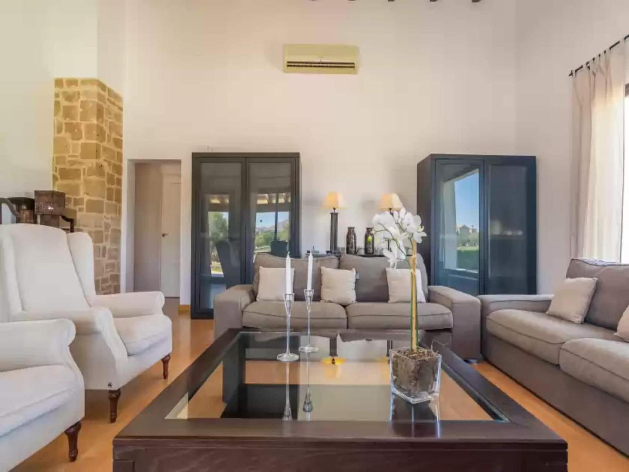 Villa With Private Pool *